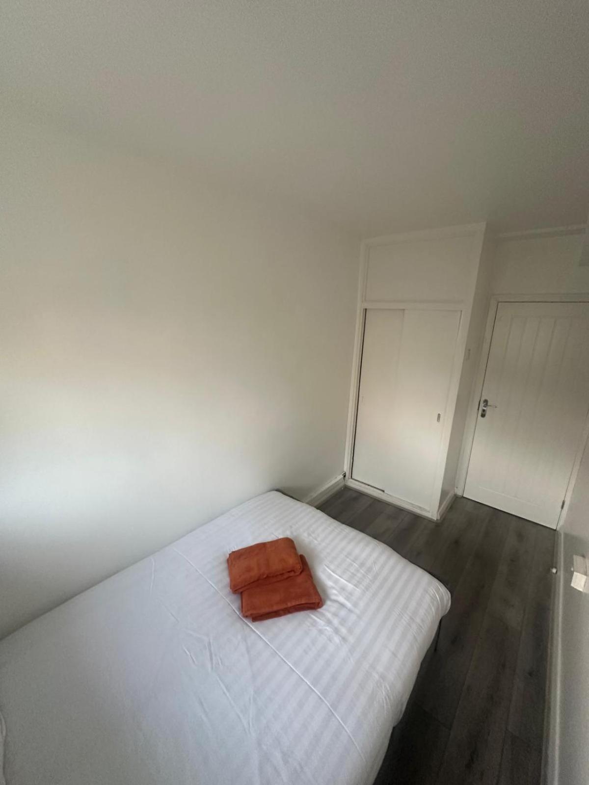 Modern Room In A 4 Bedroom Flat In London, Shared Bathroom! المظهر الخارجي الصورة