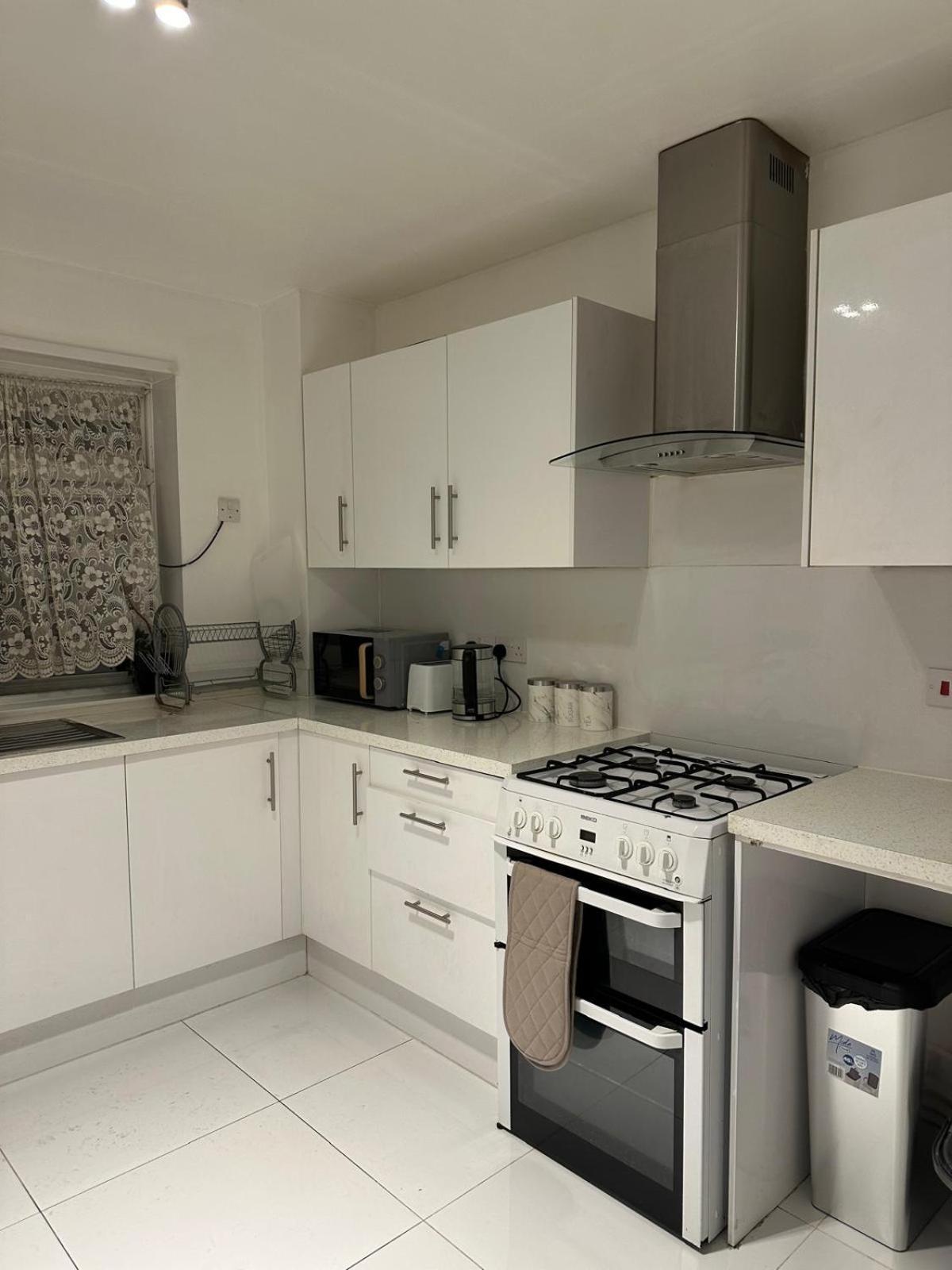 Modern Room In A 4 Bedroom Flat In London, Shared Bathroom! المظهر الخارجي الصورة