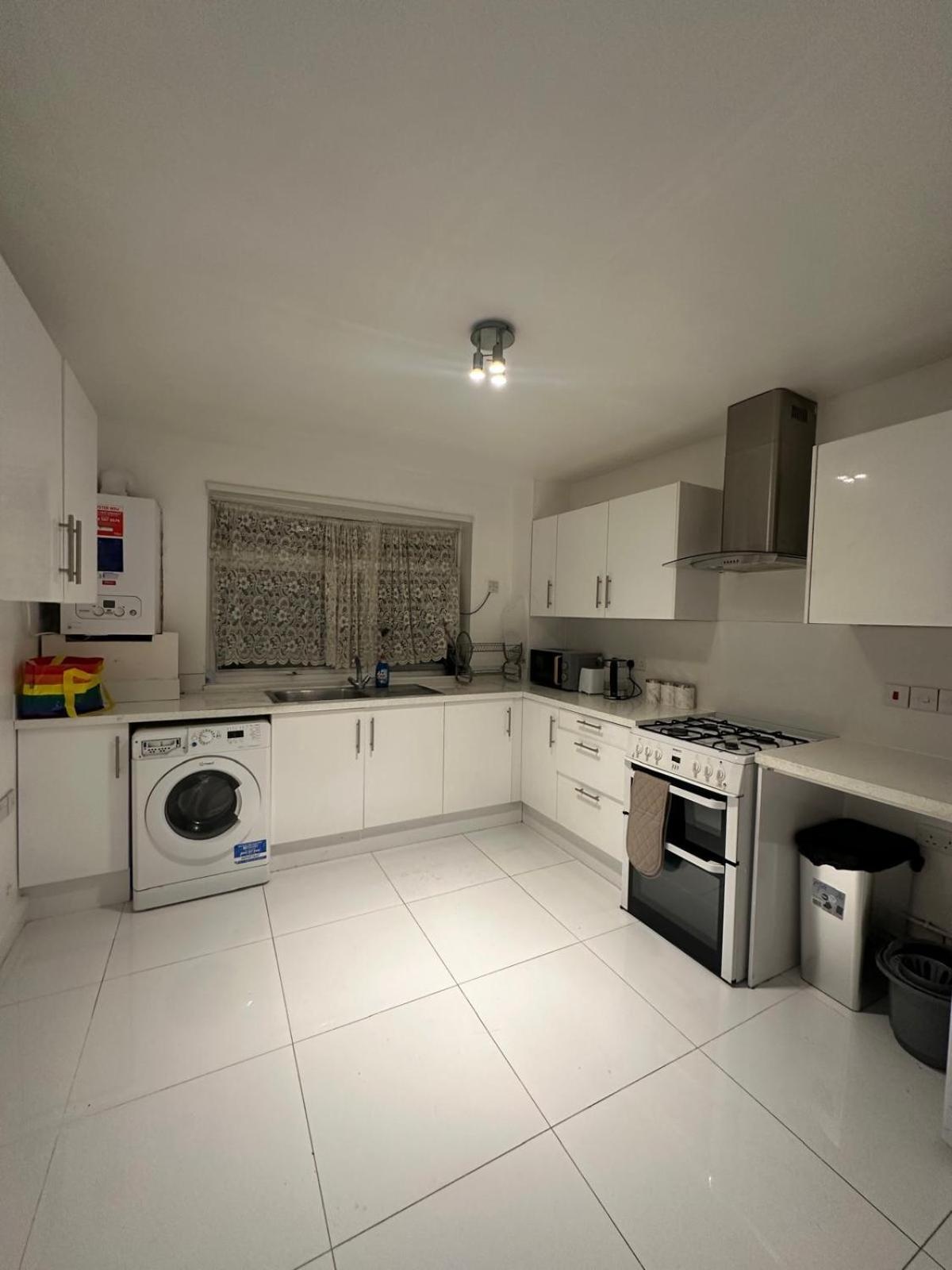 Modern Room In A 4 Bedroom Flat In London, Shared Bathroom! المظهر الخارجي الصورة