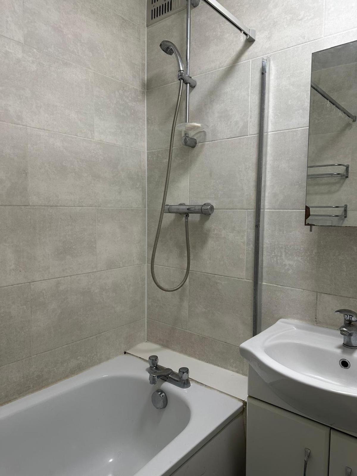 Modern Room In A 4 Bedroom Flat In London, Shared Bathroom! المظهر الخارجي الصورة