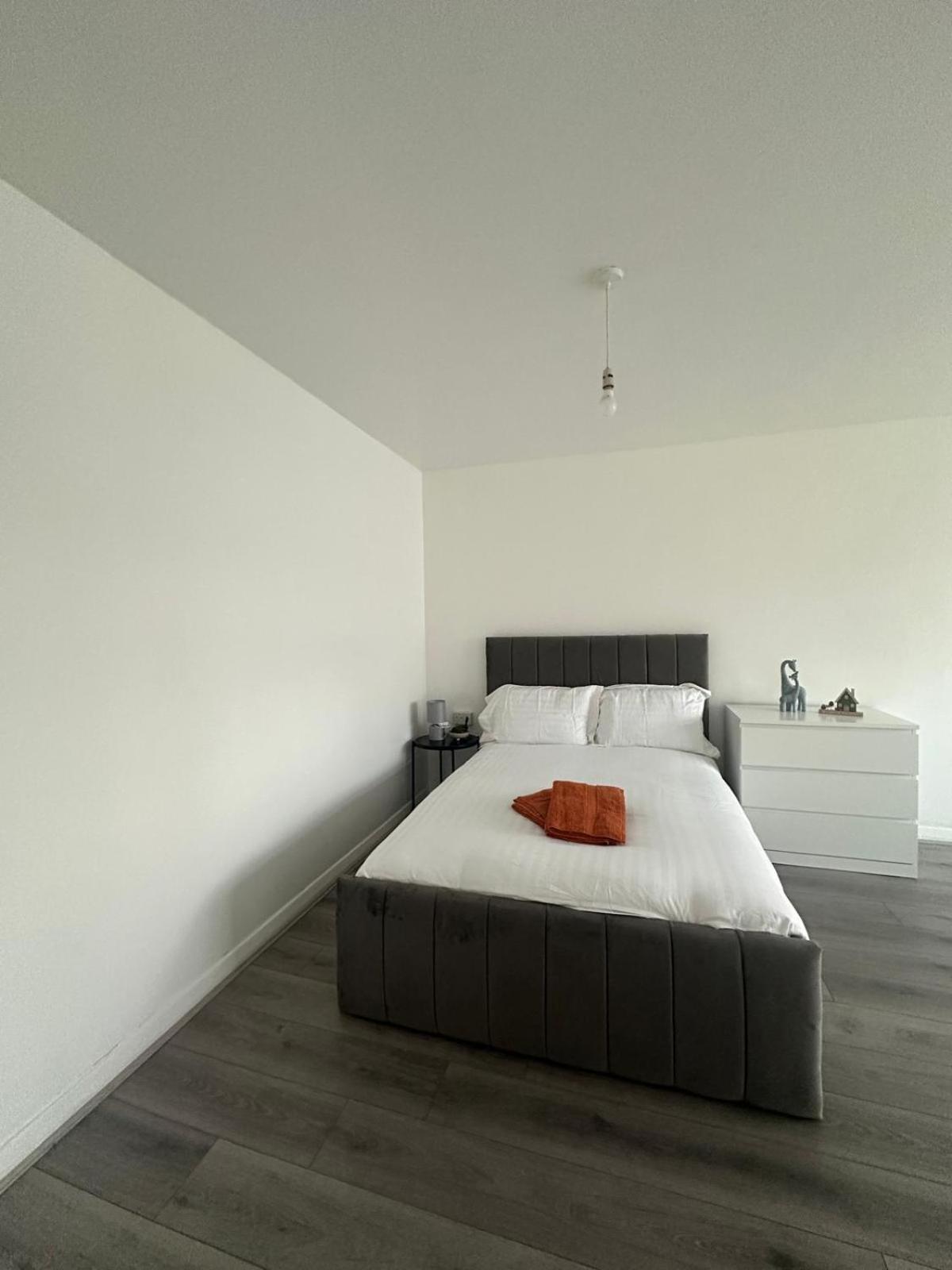 Modern Room In A 4 Bedroom Flat In London, Shared Bathroom! المظهر الخارجي الصورة