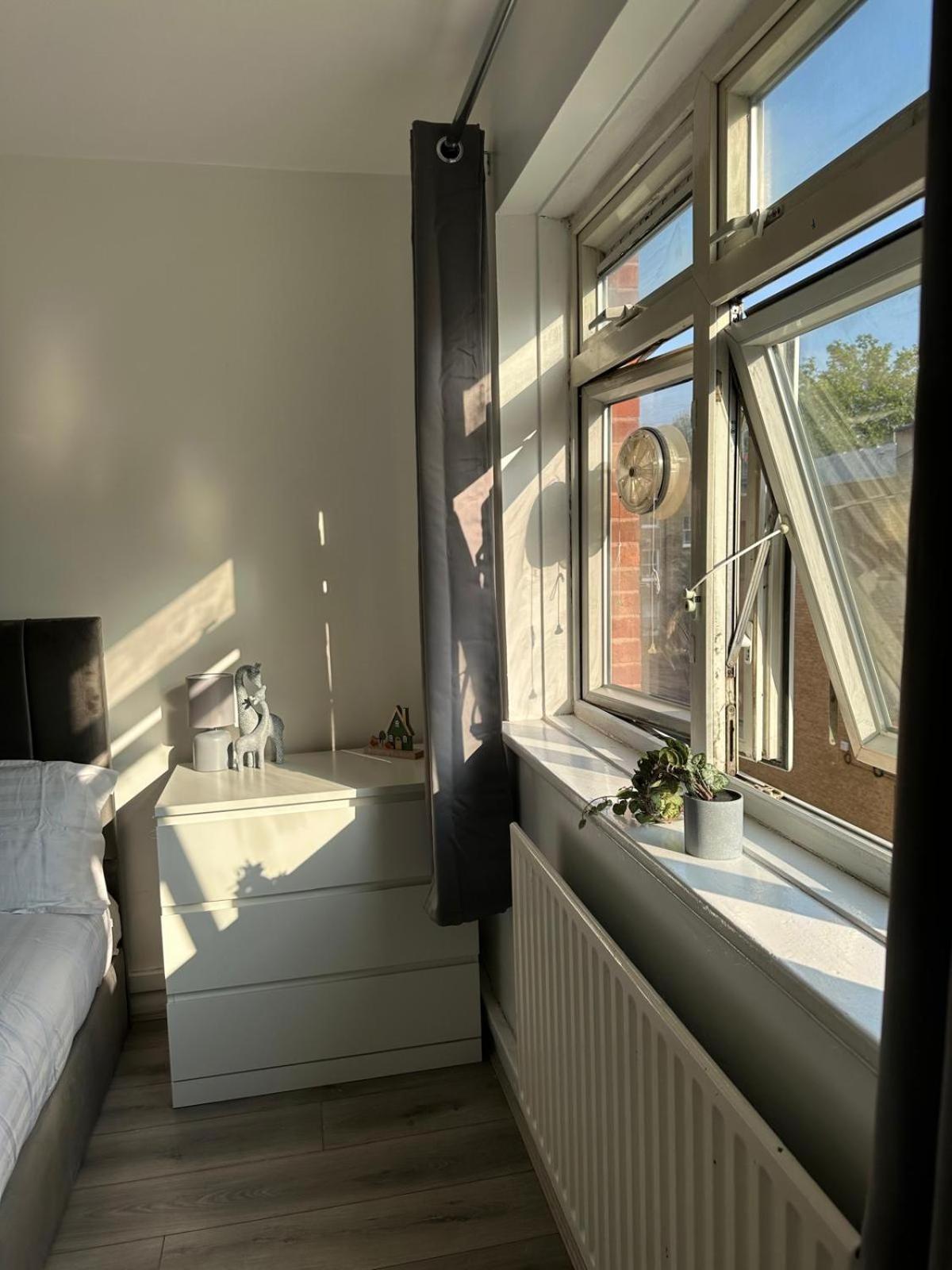 Modern Room In A 4 Bedroom Flat In London, Shared Bathroom! المظهر الخارجي الصورة