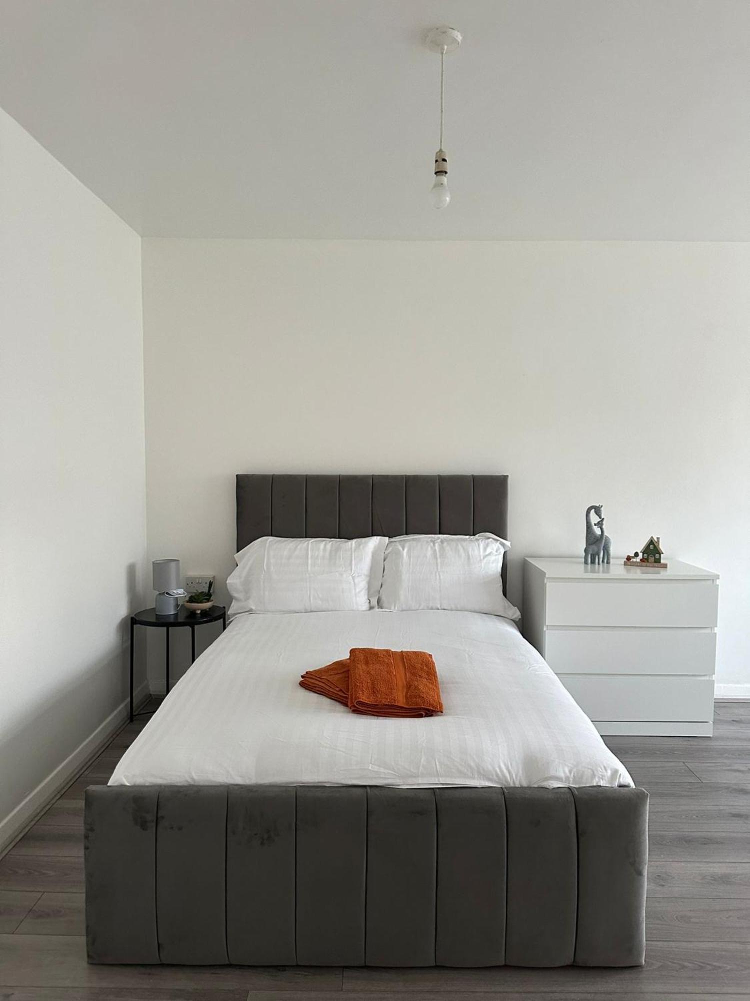 Modern Room In A 4 Bedroom Flat In London, Shared Bathroom! المظهر الخارجي الصورة