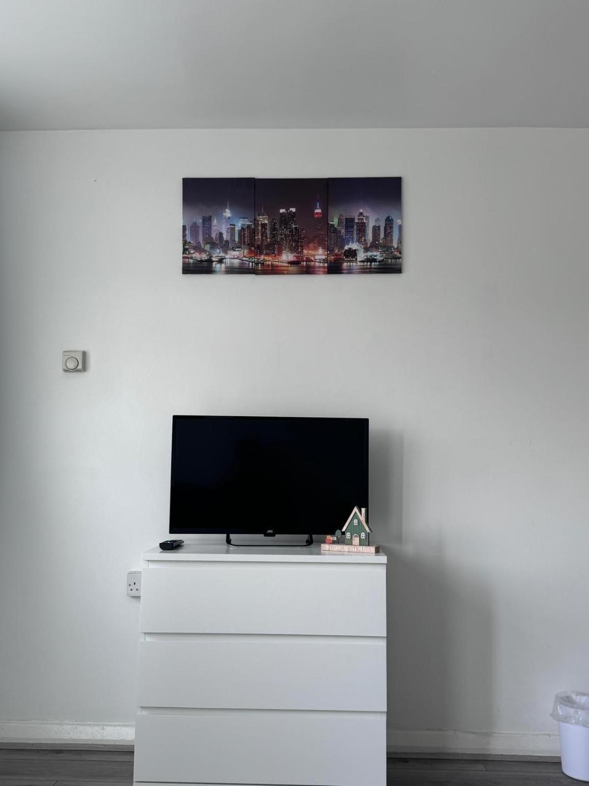 Modern Room In A 4 Bedroom Flat In London, Shared Bathroom! المظهر الخارجي الصورة