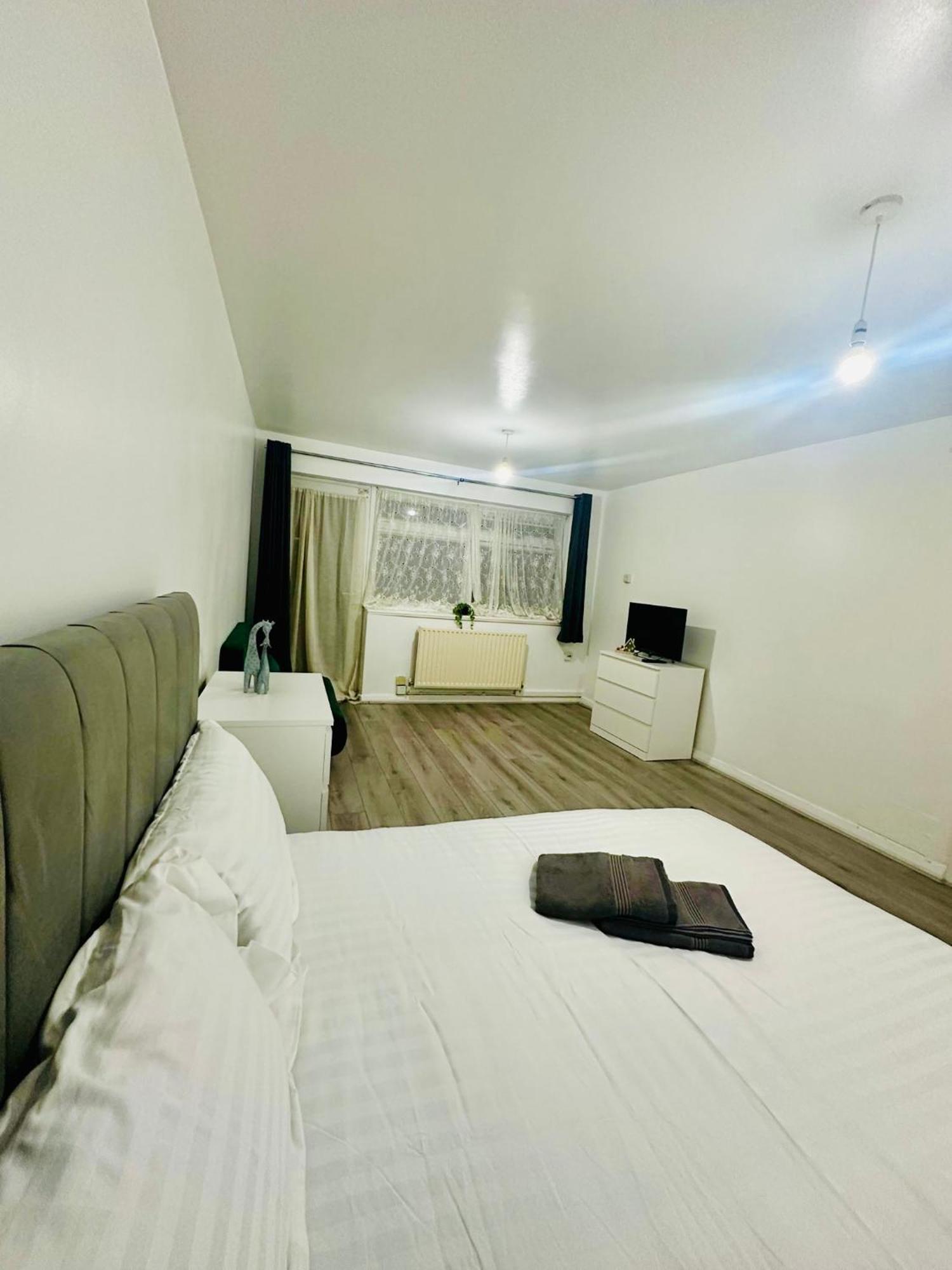Modern Room In A 4 Bedroom Flat In London, Shared Bathroom! المظهر الخارجي الصورة
