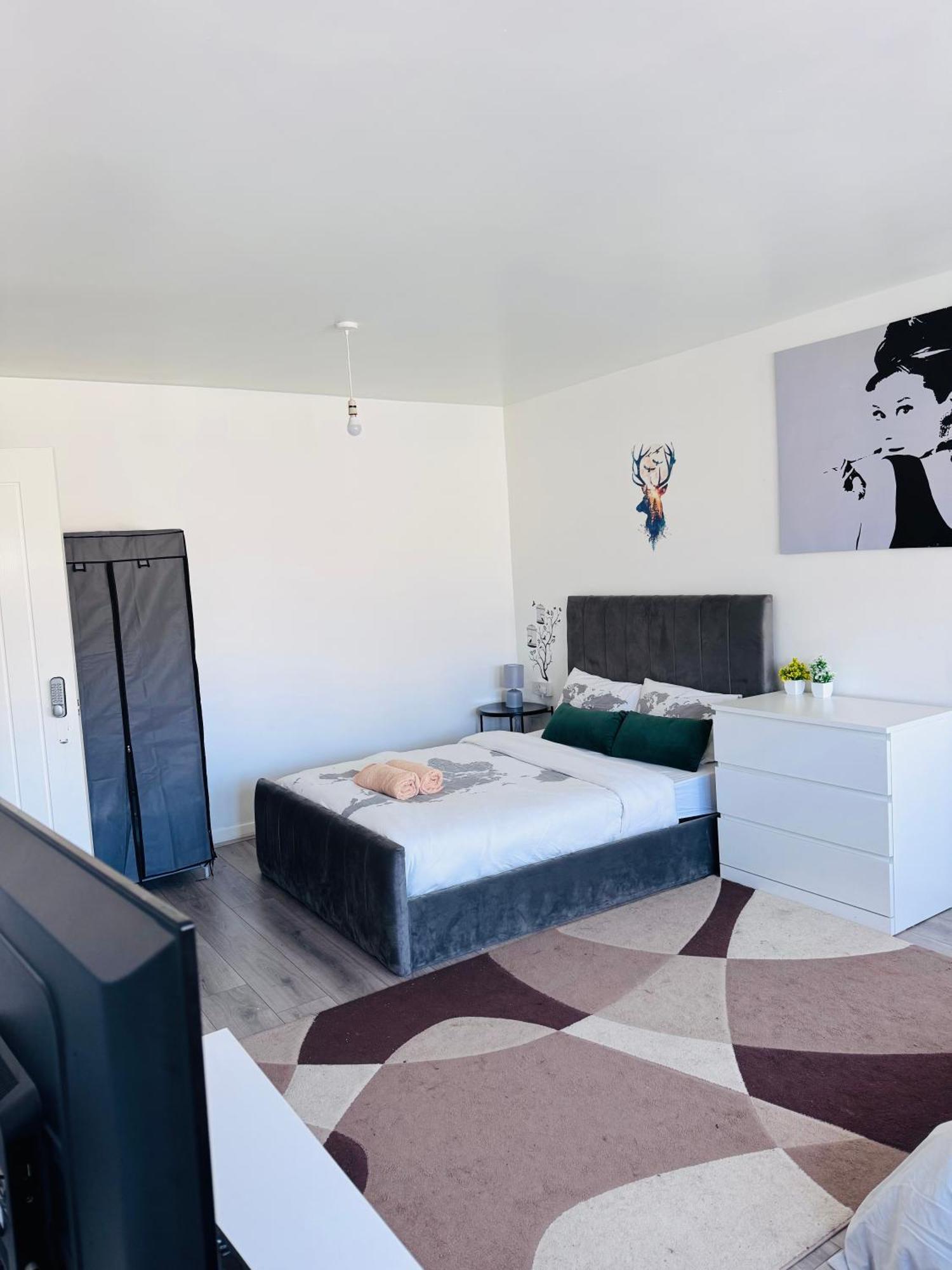 Modern Room In A 4 Bedroom Flat In London, Shared Bathroom! المظهر الخارجي الصورة